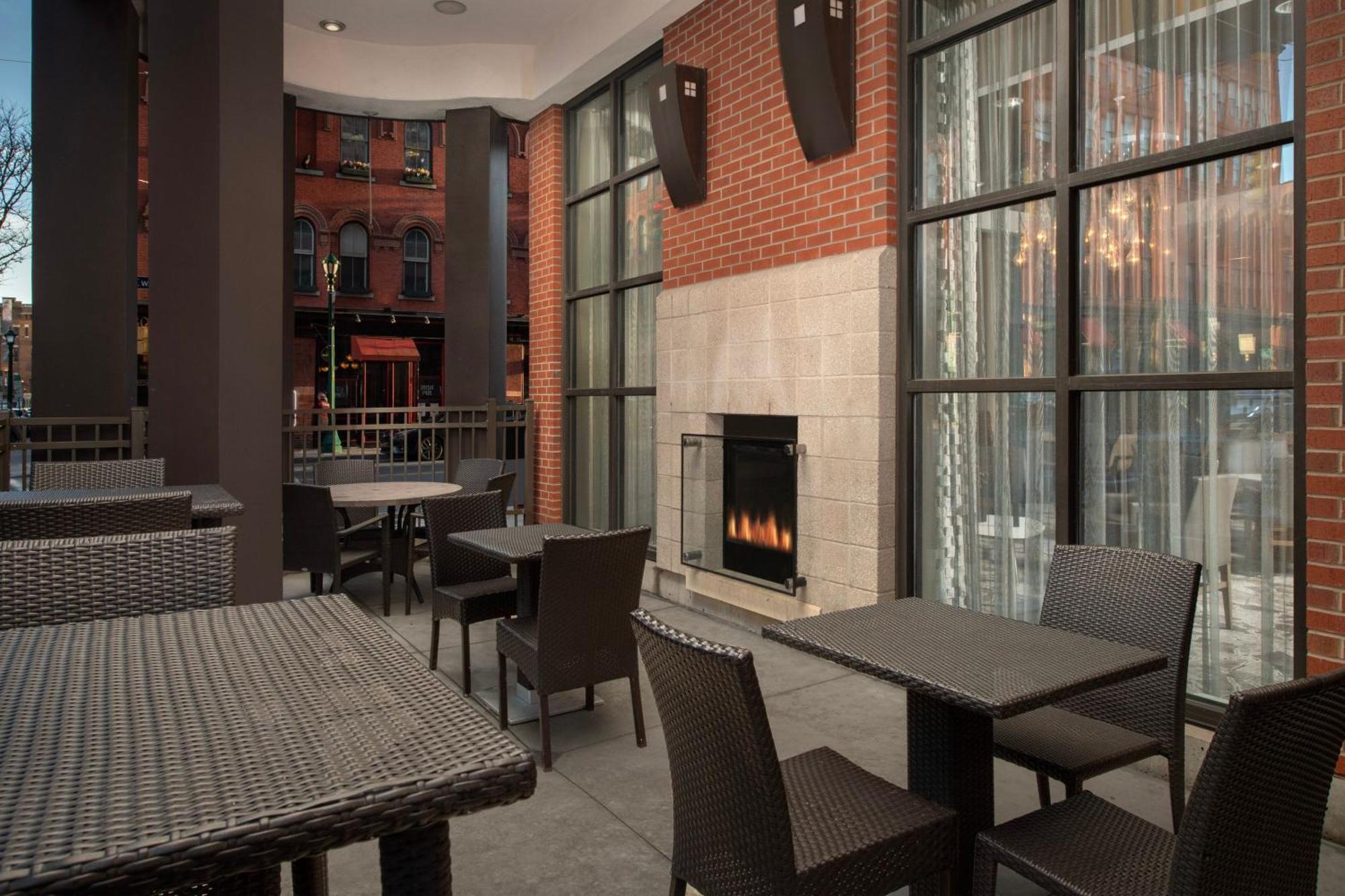 Courtyard By Marriott Syracuse Downtown At Armory Square Hotel Eksteriør billede
