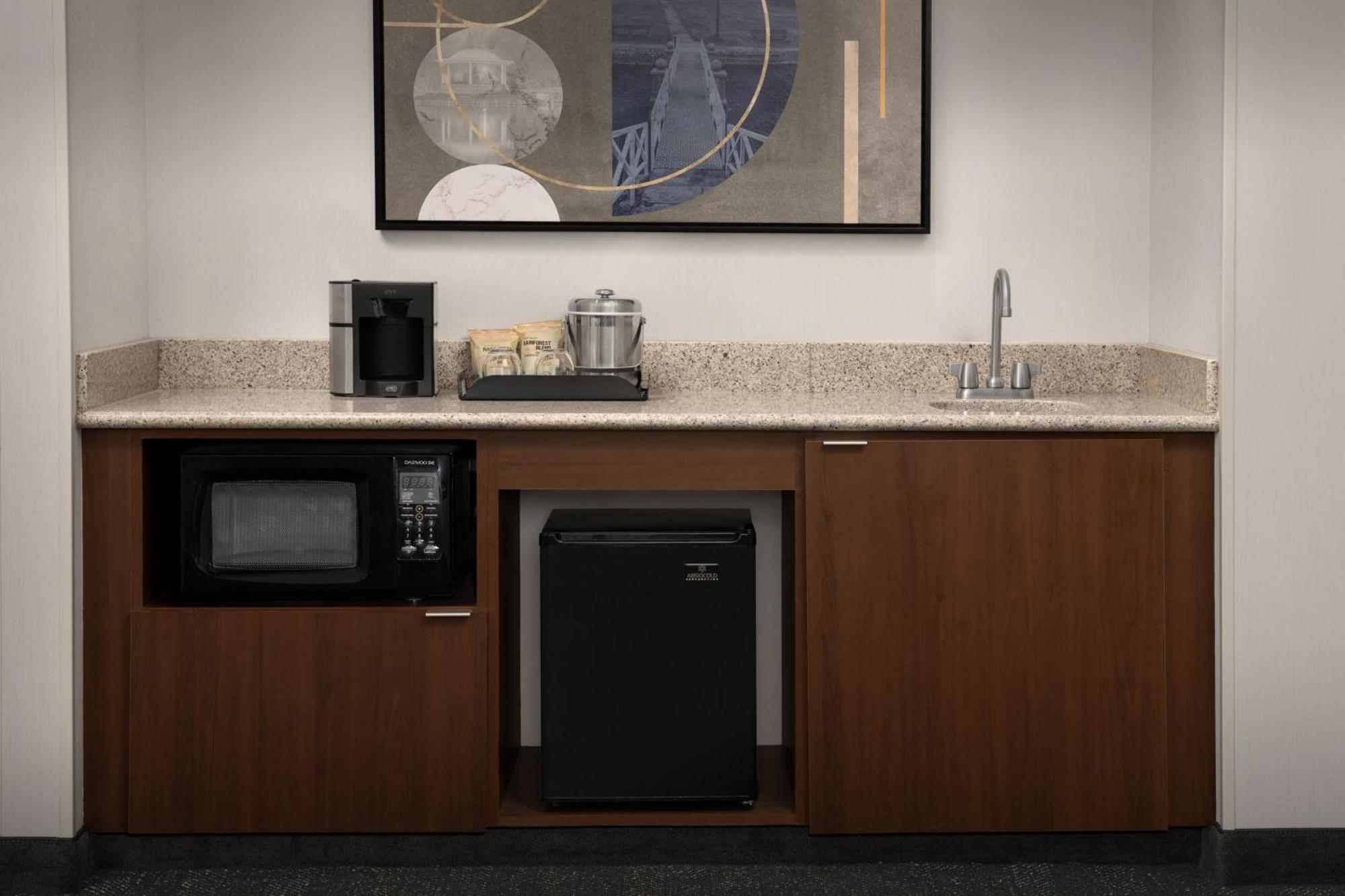 Courtyard By Marriott Syracuse Downtown At Armory Square Hotel Eksteriør billede