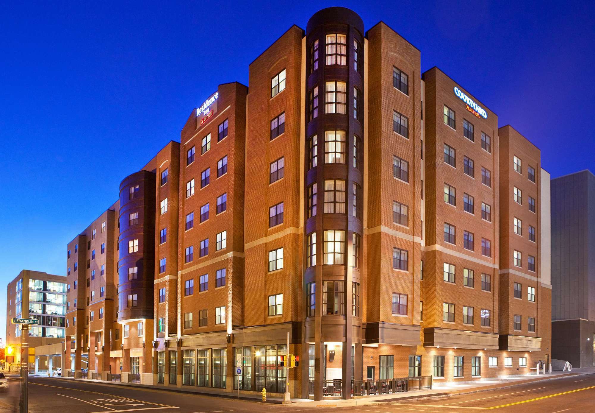Courtyard By Marriott Syracuse Downtown At Armory Square Hotel Eksteriør billede